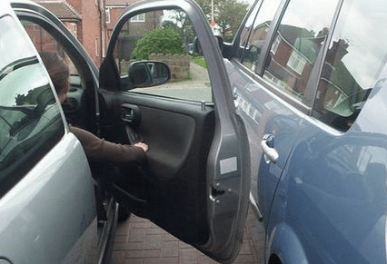 daños coche aparcado